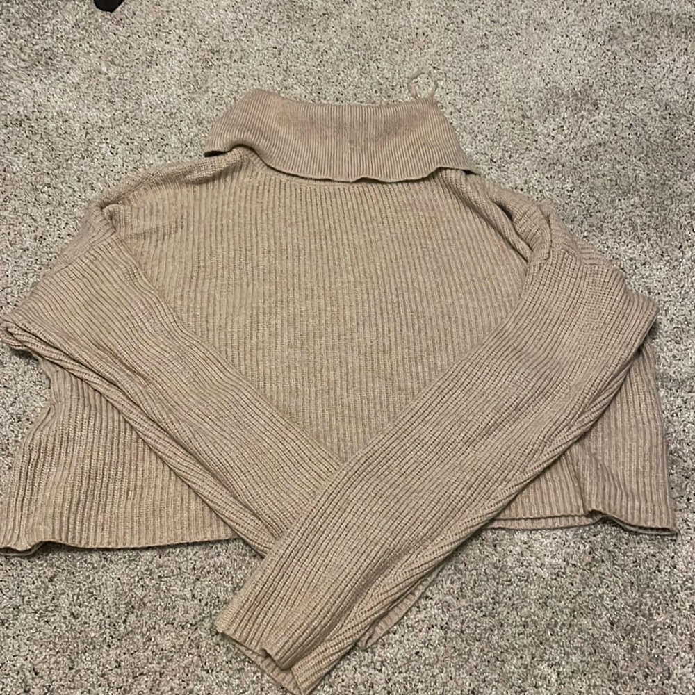 Cream turtle neck cropped sweater